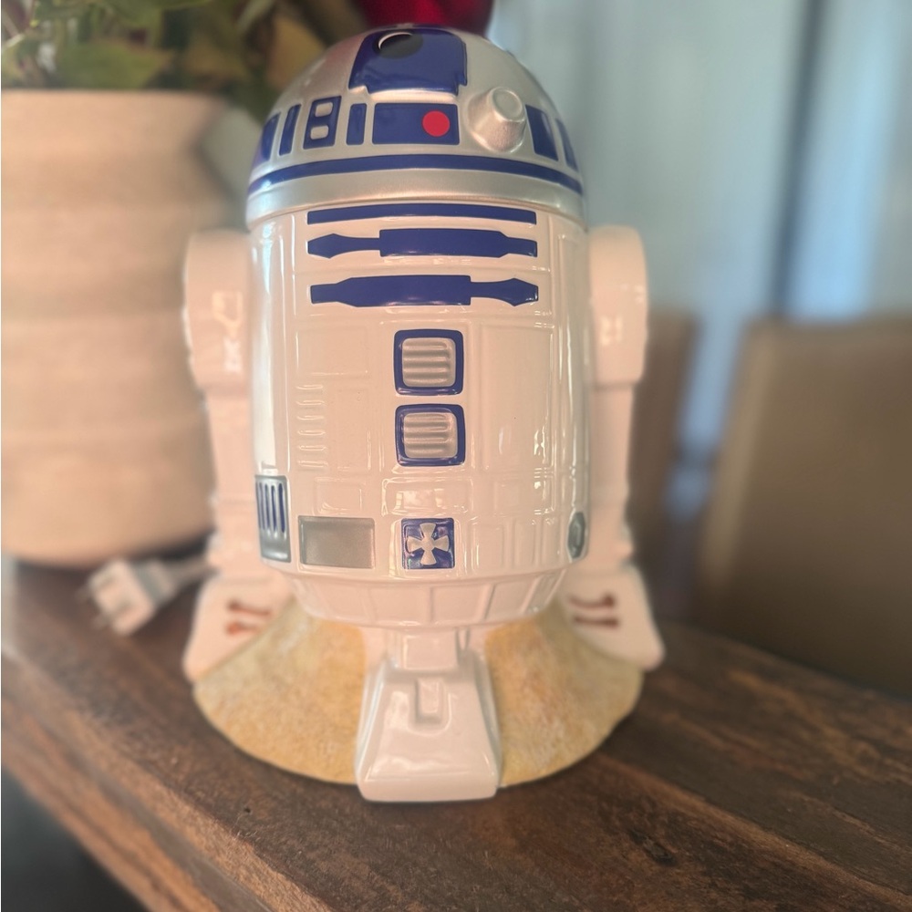 Scentsy Star Wars R2-D2 Warmer - White and Blue